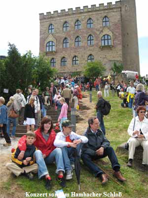 Konzert vor dem Hambacher Schloß